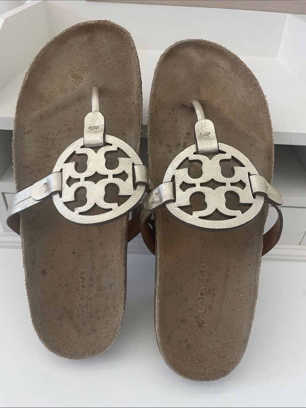 Tory Burch Miller Cloud Leather Sandals w/Cushioned Footbed. GUC
